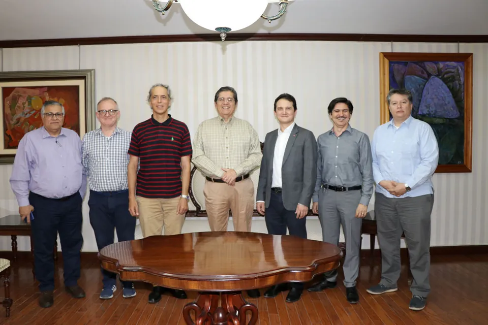 Joe Horn-Phathanothai Delivers Inspiring Lecture at University of Colima, Discusses Global Business and Educational Development