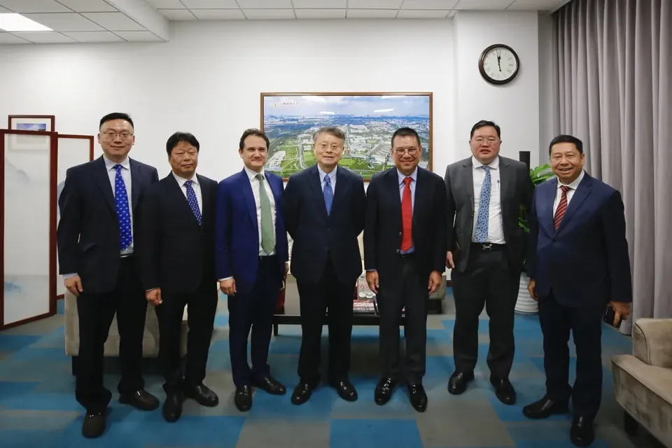 泰国暹罗皇家水泥集团代表团访问上海科技大学