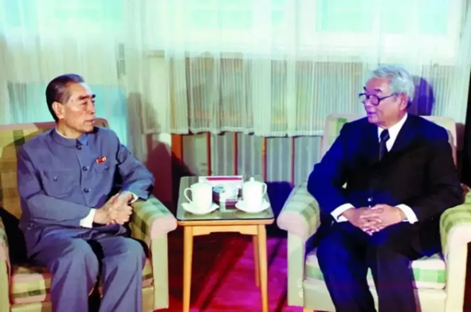 1975年7月,在北京305医院,重病的周总理会见泰国总理克立,这是他会见的最后一位外国总理
